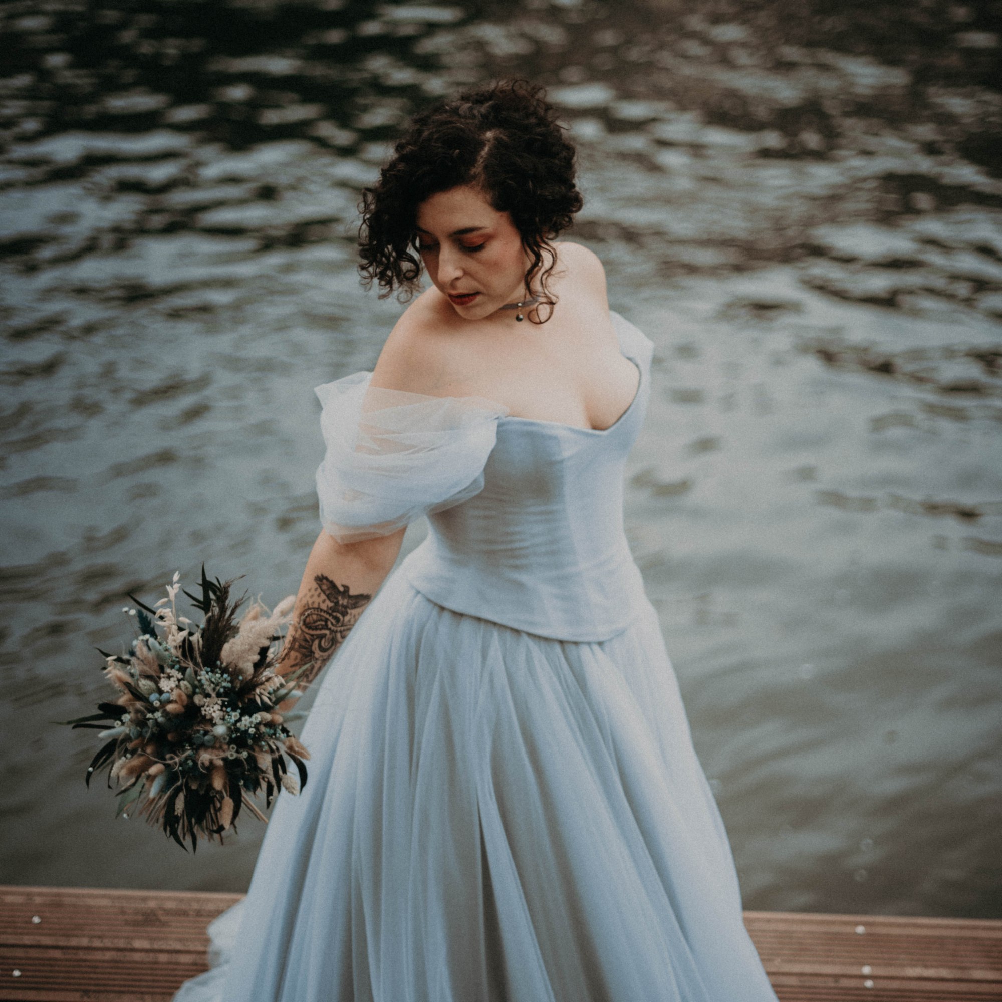 Robe corsetée vaporeuse en tulle bleu ciel