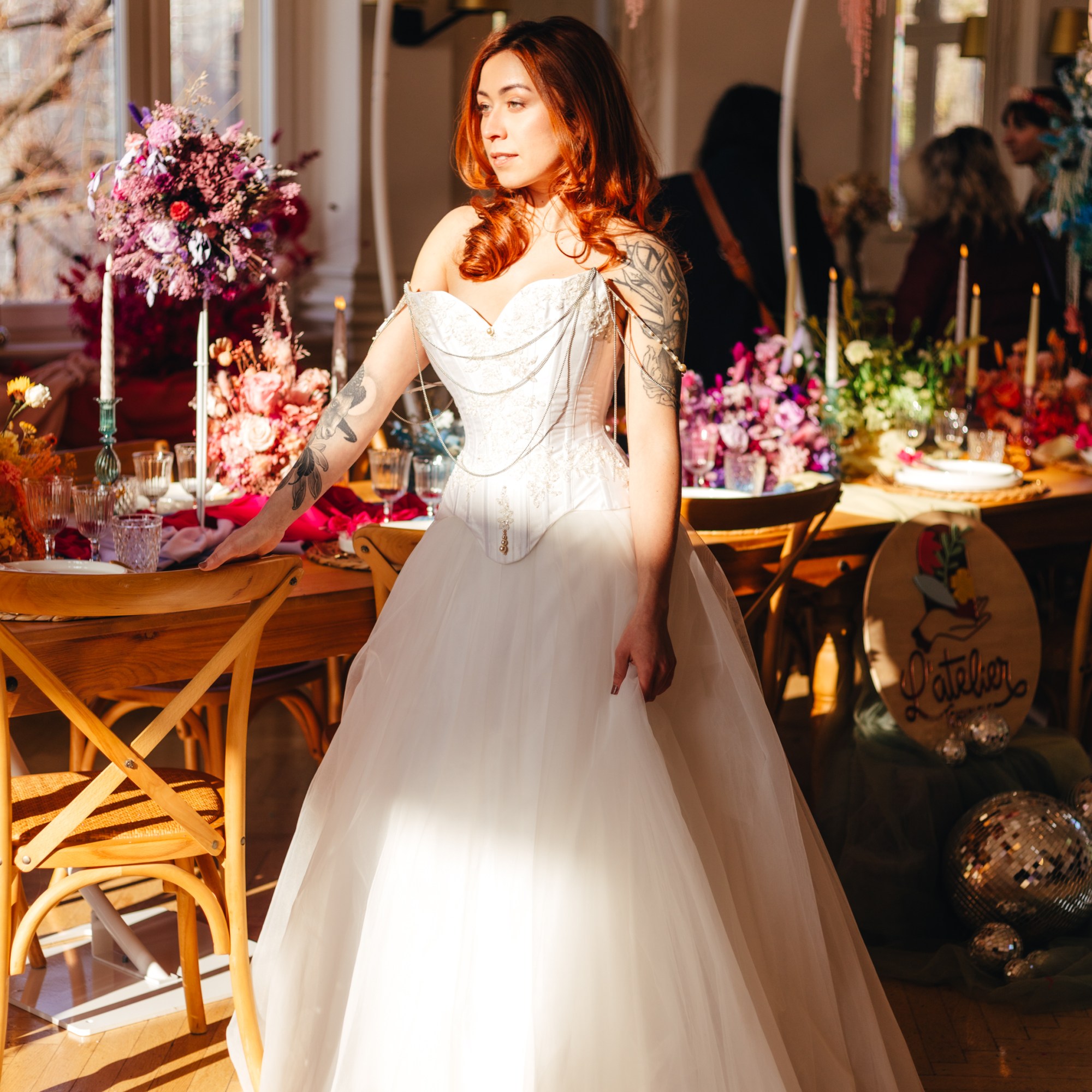 Ianna au salon Schatzi Chérie par JudithB Photographie devant le stand de Tchungle